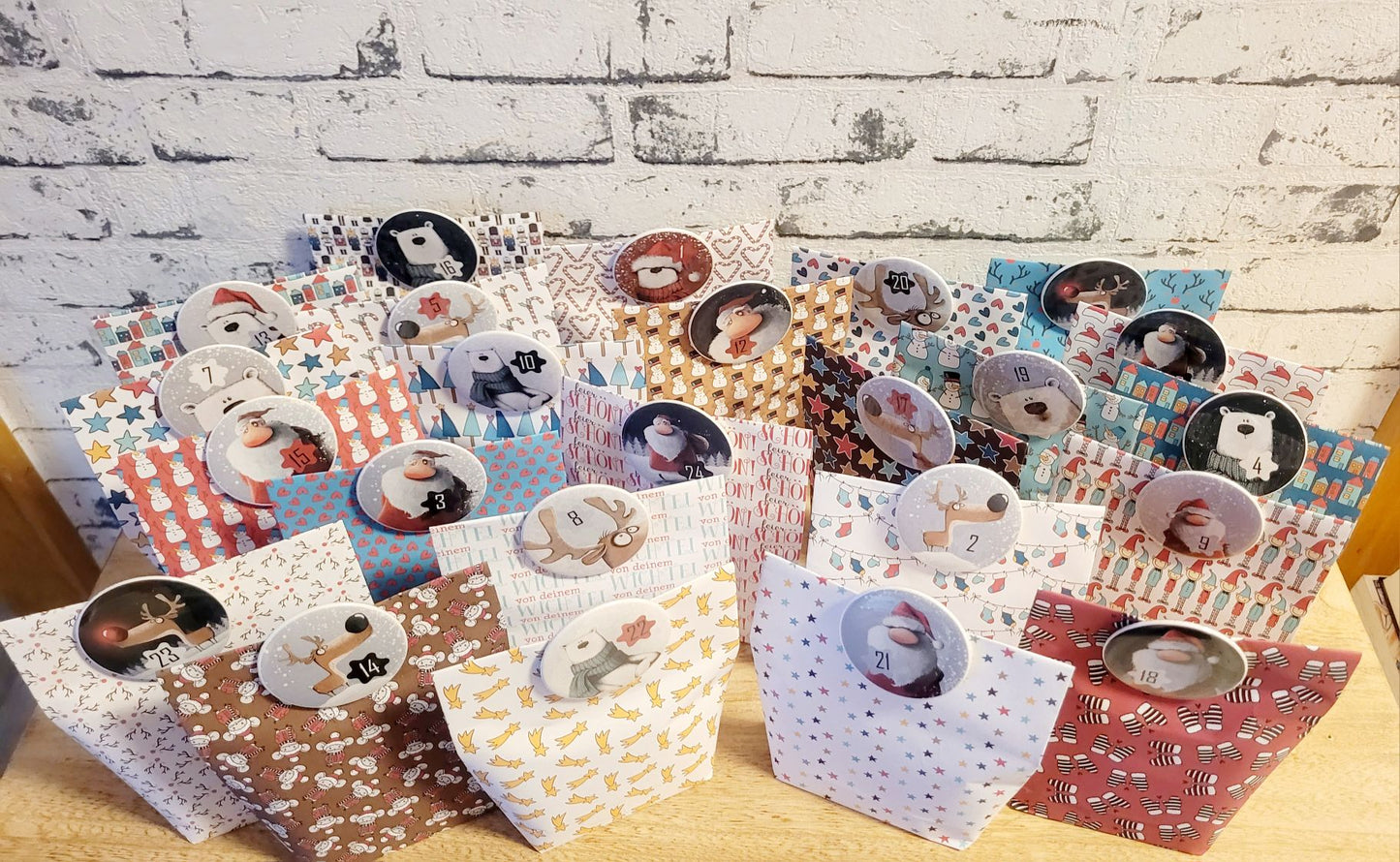 Adventskalender und Zahlen Button 1-24