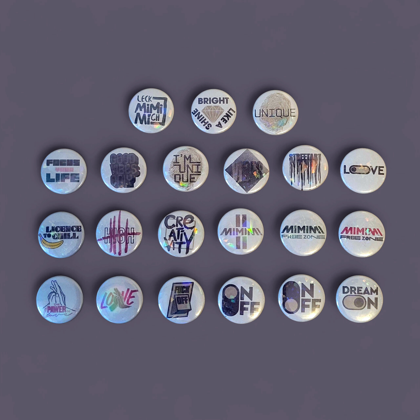 Stylische Statement Button Halskette