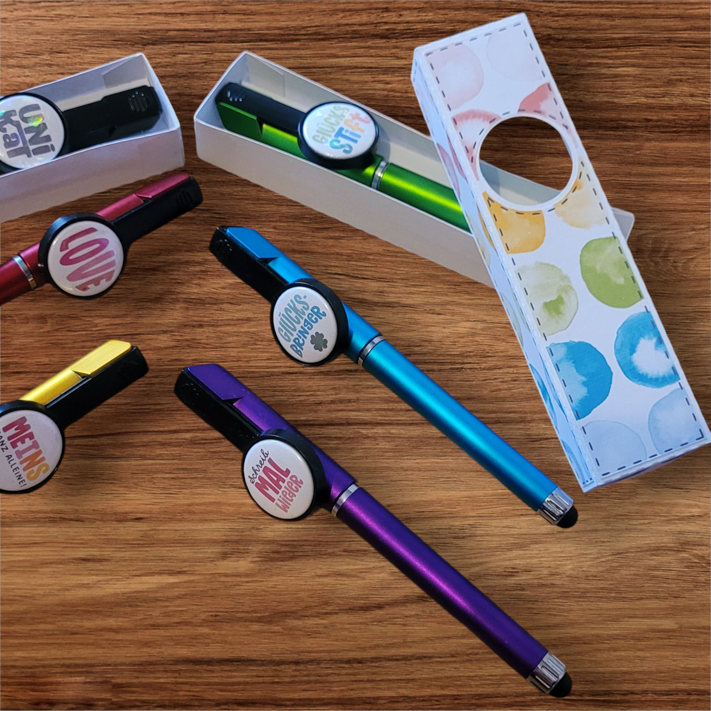 Statement Button 3-in 1 Gelstift / TouchPen / Handyhalter