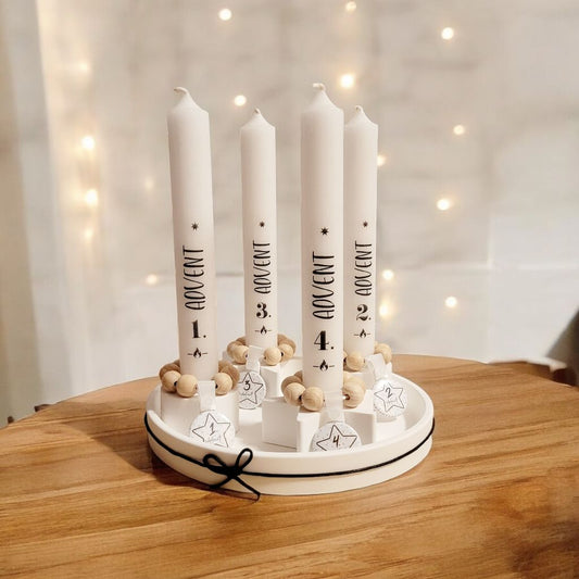 Adventskranz - Modell Stern- und runde Stabkerzenhalter auf Tablett