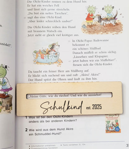 Lesehilfe aus Holz - Schulkind