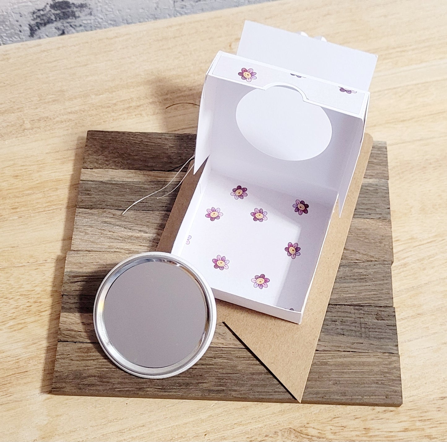 Button Spiegel *Smile* mit Geschenkbox
