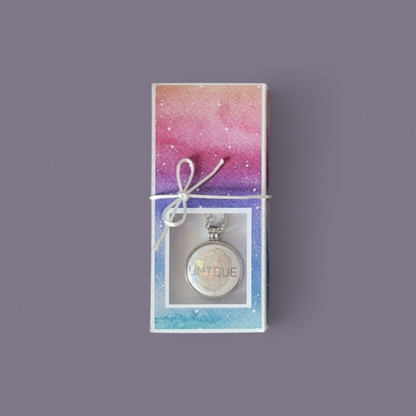 Stylische Statement Button Halskette