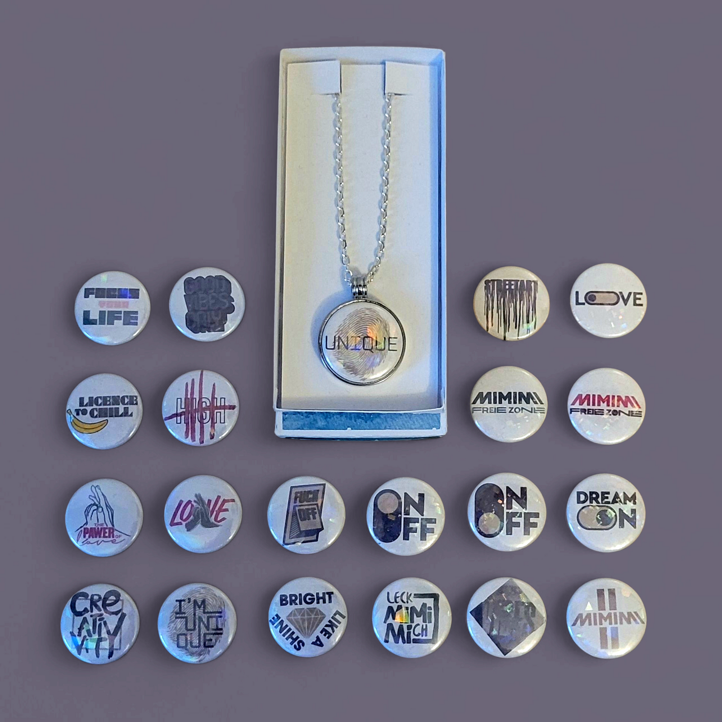 Stylische Statement Button Halskette